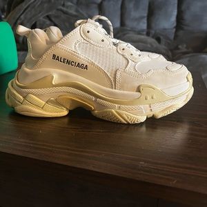 Balenciaga triple S sneaker